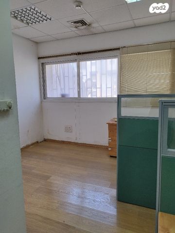 משרדים, טשרניחובסקי 24, הפרחים, כפר סבא