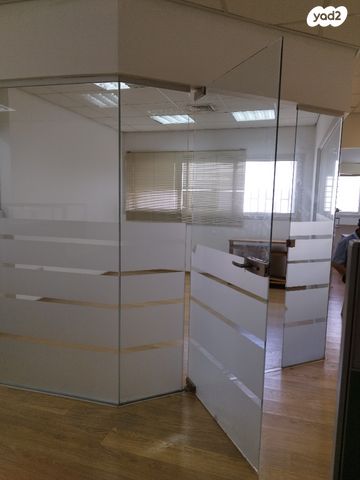 משרדים, טשרניחובסקי 24, הפרחים, כפר סבא