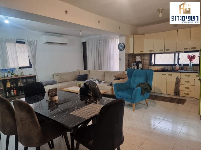 דירת גן, שיכוני מזרחי, כפר סבא