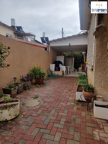 דירת גן, שיכוני מזרחי, כפר סבא