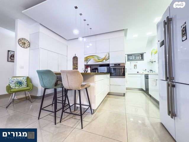 גג/ פנטהאוז, עוזי חיטמן, משכנות האומנים, קרית מוצקין