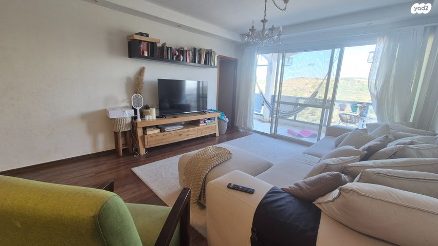 דירת גן, אורנית, אורנית