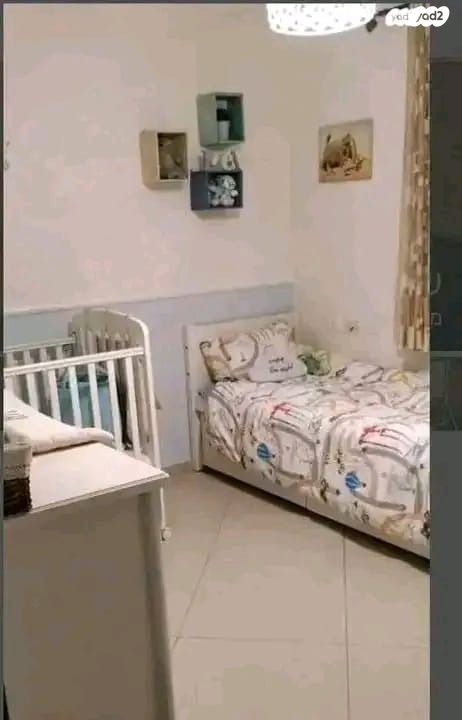 דירה, יוחנן הסנדלר, רמב"ם, ראשון לציון