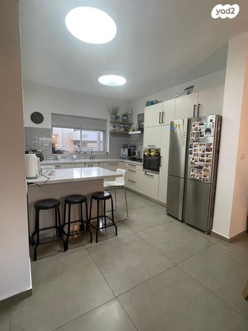 דו משפחתי, קדימה צורן