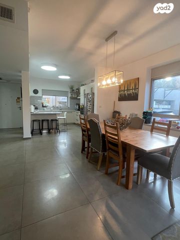 דו משפחתי, קדימה צורן