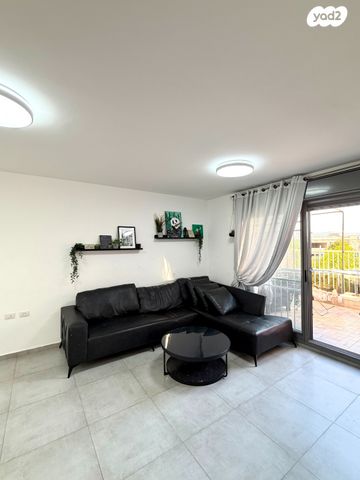 דירה, נחליאלי, סנסן, צור הדסה