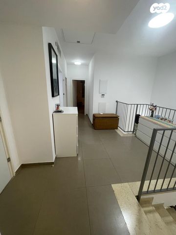 דו משפחתי, קדימה צורן