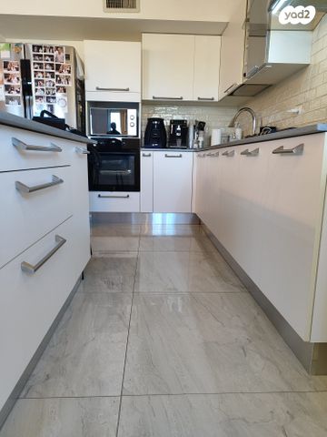 דופלקס, אדם - גבע בנימין