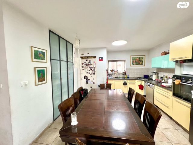 דירת גן, חוחית, אלפי מנשה