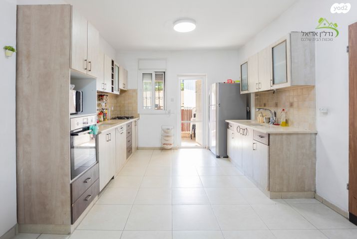 דירת גן, הערבה 52, רובע ג', אריאל