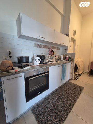 דירה, דרך העצמאות, שער פלמר, תחנת רכבת השמונה, חיפה