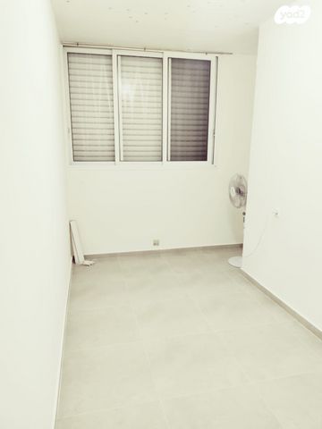 דירה, דרור, רמב"ם, ראשון לציון