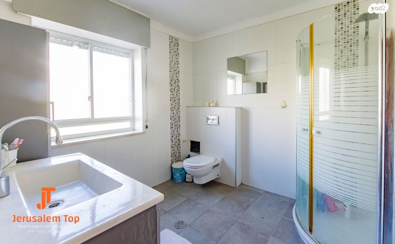 טריפלקס, פרץ ברנשטיין, רמת שרת, ירושלים