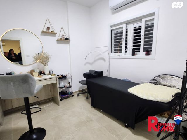 דירה, שדרות בר אילן 18, דרום מערב ותיק, בת ים