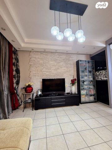 בית פרטי/ קוטג', שדרות מנחם בגין, גבעת אולגה, חדרה