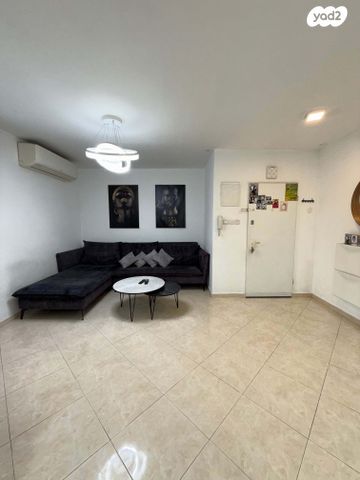 דירה, נאות הדרים (חבצלת הצעירה), קרית עקרון