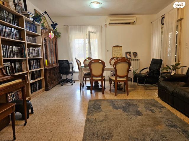 טלביה, קוממיות