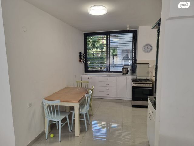 דירה, ארלוזורוב 25, כפר סבא