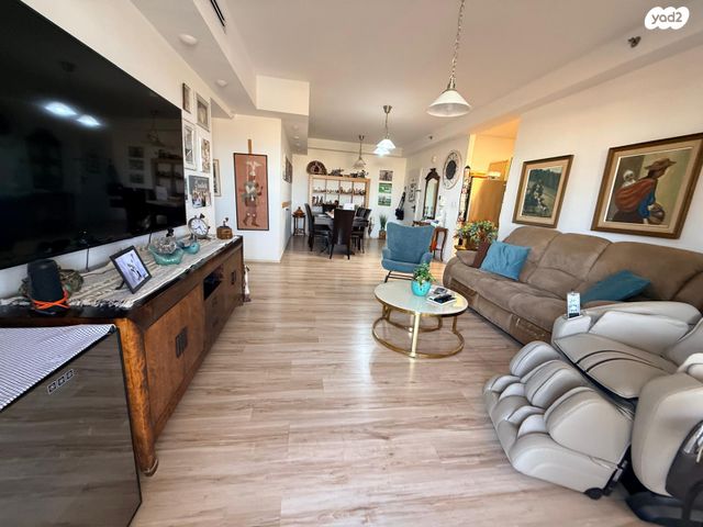 דירה, יצחק בן צבי 10, מתחם 200, הוד השרון