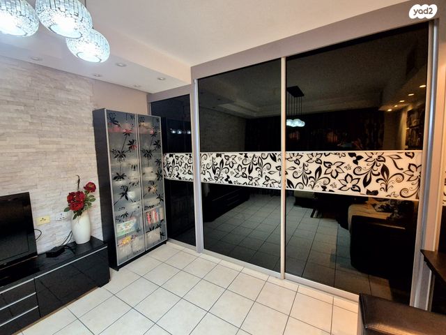 בית פרטי/ קוטג', שדרות מנחם בגין, גבעת אולגה, חדרה