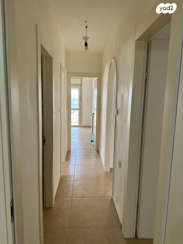 דירה, הרב עוזיאל, בית וגן, ירושלים