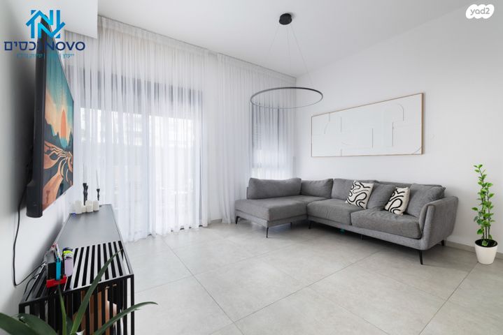 דירת גן, רחל המשוררת, יבנה