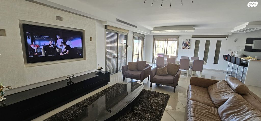 גג/ פנטהאוז, ה' באייר, רובע הקריה, הסיטי, אשדוד