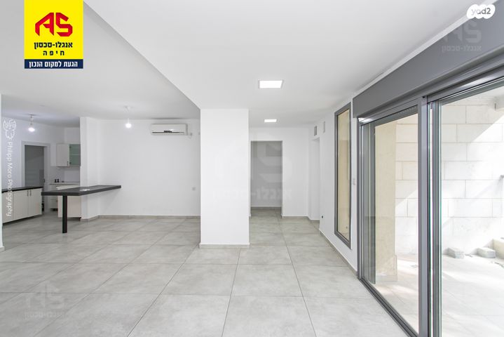 דירה, מעלות הבוצרים, מרכז הכרמל, חיפה