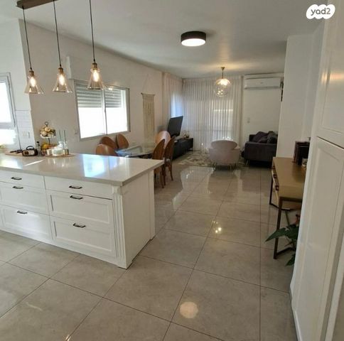 דירה, יוסף לוי, עיר, מרכז העיר, נהריה