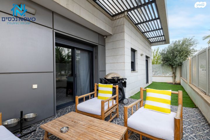 דירת גן, רחל המשוררת, יבנה