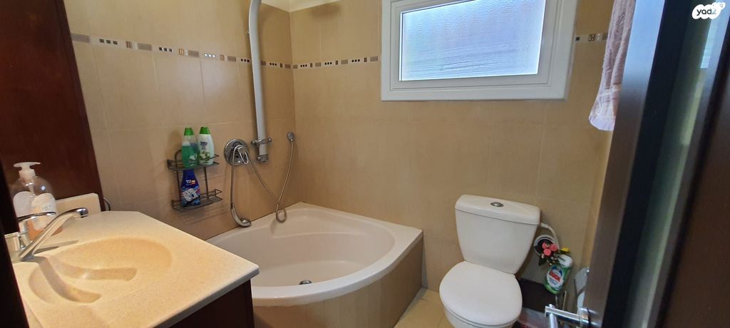 בית פרטי/ קוטג', דבורה הנביאה, שיכון עובדים, גן יבנה