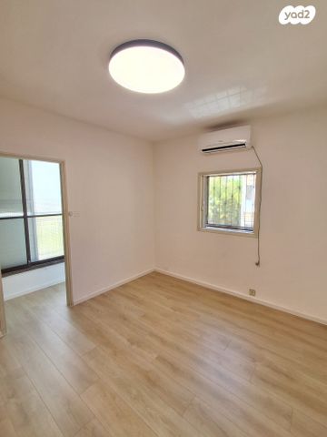 דירה, הדגנים, גבעת הרמבם, גבעתיים