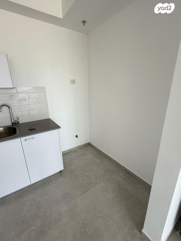 דירה, דרך ששת הימים, רחובות