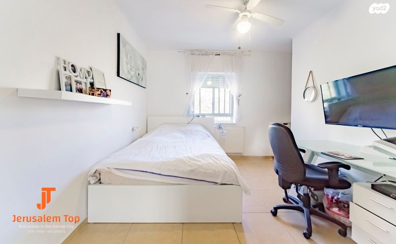 טריפלקס, פרץ ברנשטיין, רמת שרת, ירושלים