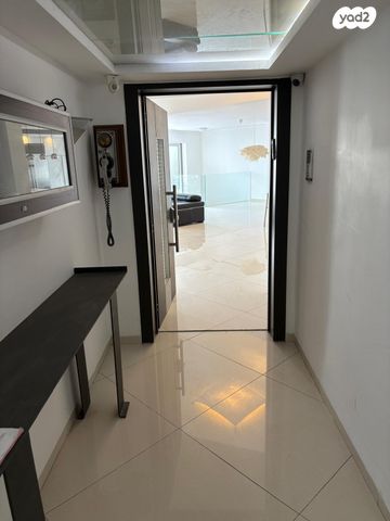 דופלקס, אלכסנדר סשה ארגוב 31, המשתלה, תל אביב יפו