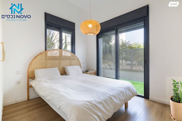 דירת גן, רחל המשוררת, יבנה