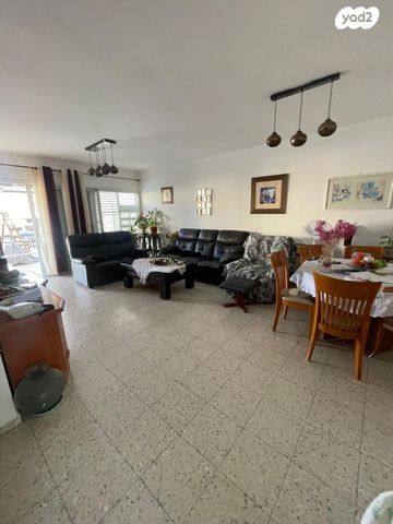 דירת גן, המלך אחז, אילת