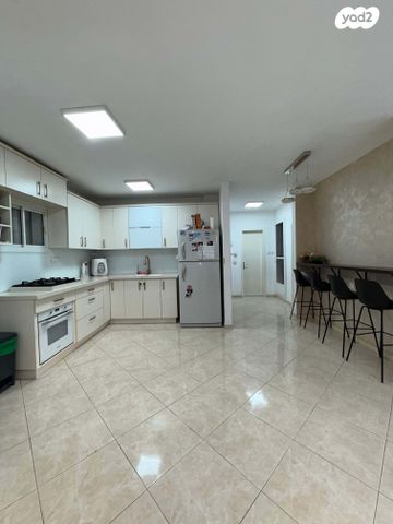 דירה, נאות הדרים (חבצלת הצעירה), קרית עקרון