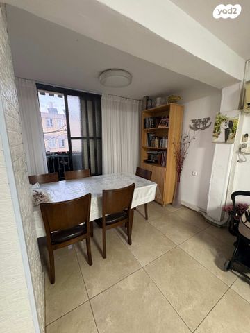 דירה, יצחק בן צבי, משכנות, רמלה