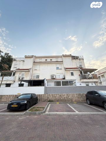 דירה, נאות הדרים (חבצלת הצעירה), קרית עקרון