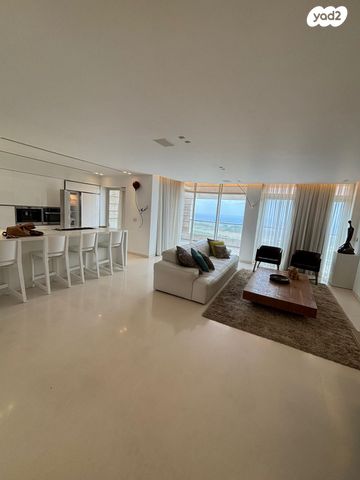 גג/ פנטהאוז, הגוש הגדול, רמת אביב החדשה, נופי ים, תל אביב יפו