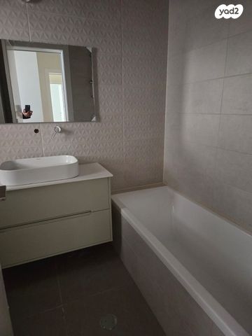 דירת גן, גרין פארק החדשה, הוד השרון