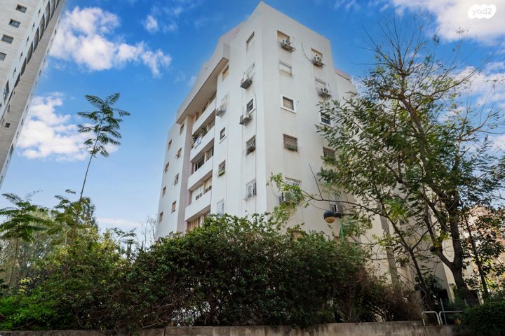 נווה יהושע, ערמונים