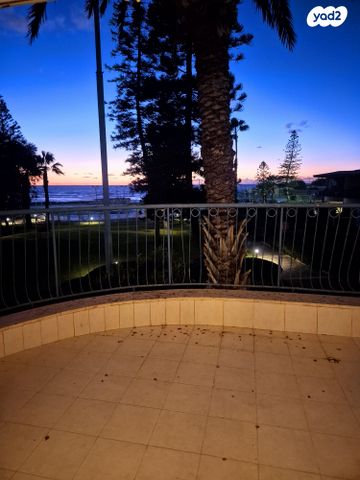 בית פרטי/ קוטג', שדרות מנחם בגין, גבעת אולגה, חדרה