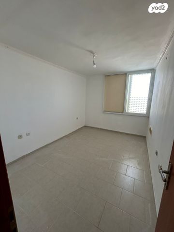 דירה, אלי כהן, קרית ים