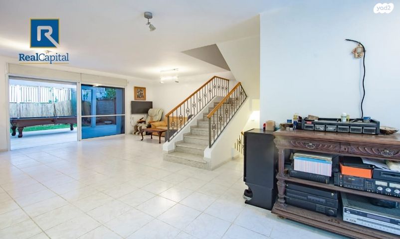 דו משפחתי, הלוויים 8, הדר, הוד השרון