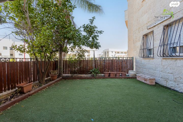 דירת גן, הערבה 52, רובע ג', אריאל