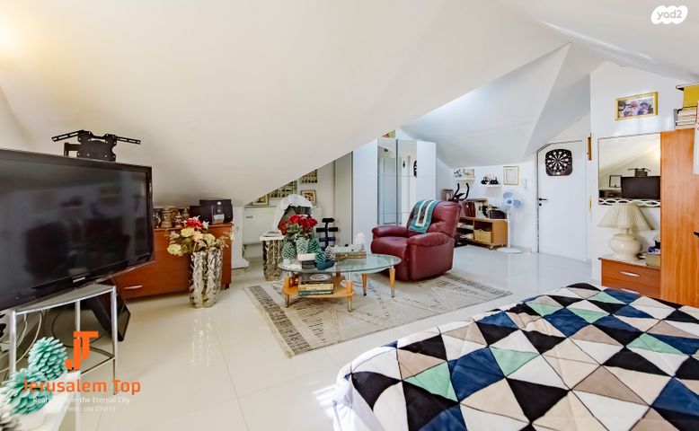 טריפלקס, פרץ ברנשטיין, רמת שרת, ירושלים