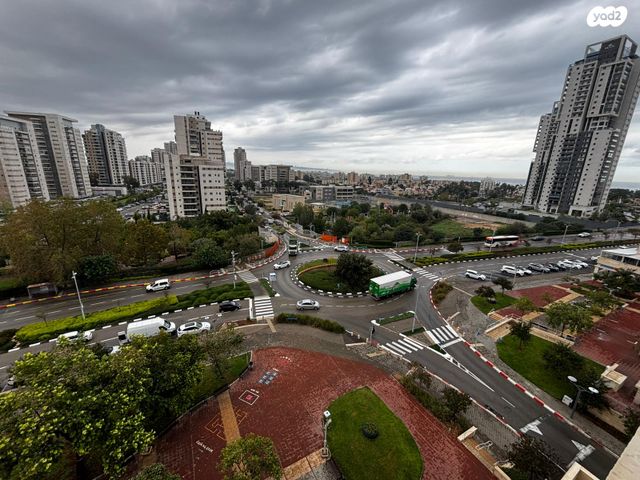 דירה, אהוד מנור, עכו