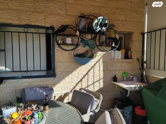 דופלקס, אדם - גבע בנימין